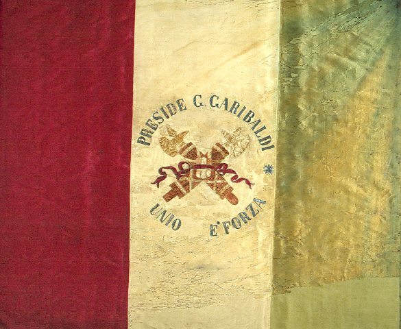 Tricolore dopo i lavori di restauro - dall'archivio RT Restauro Tessile