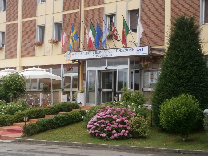 L'ingresso della Scuola Alberghiera di Serramazzoni