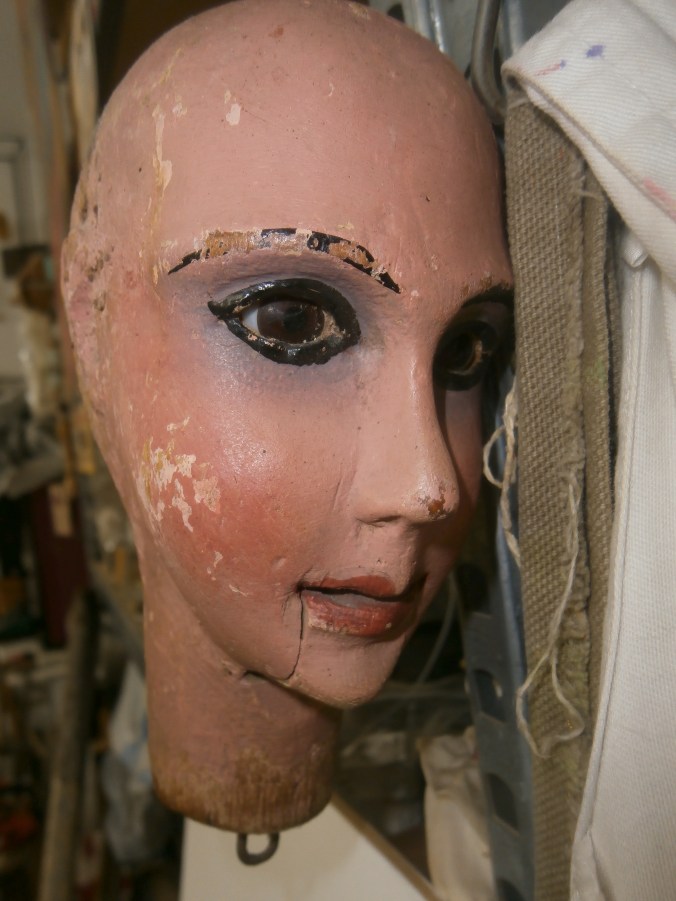 Viso in terracotta - Mangiafuoco officina d'arte e artigianato