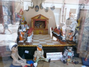 Vetrina del negozio Mangiafuoco in via Argentario a Ravenna