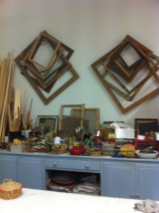 Tavolo di lavoro nel Laboratorio di Restauro Pittorico di Elisabetta Ghirardini - Reggio Emilia